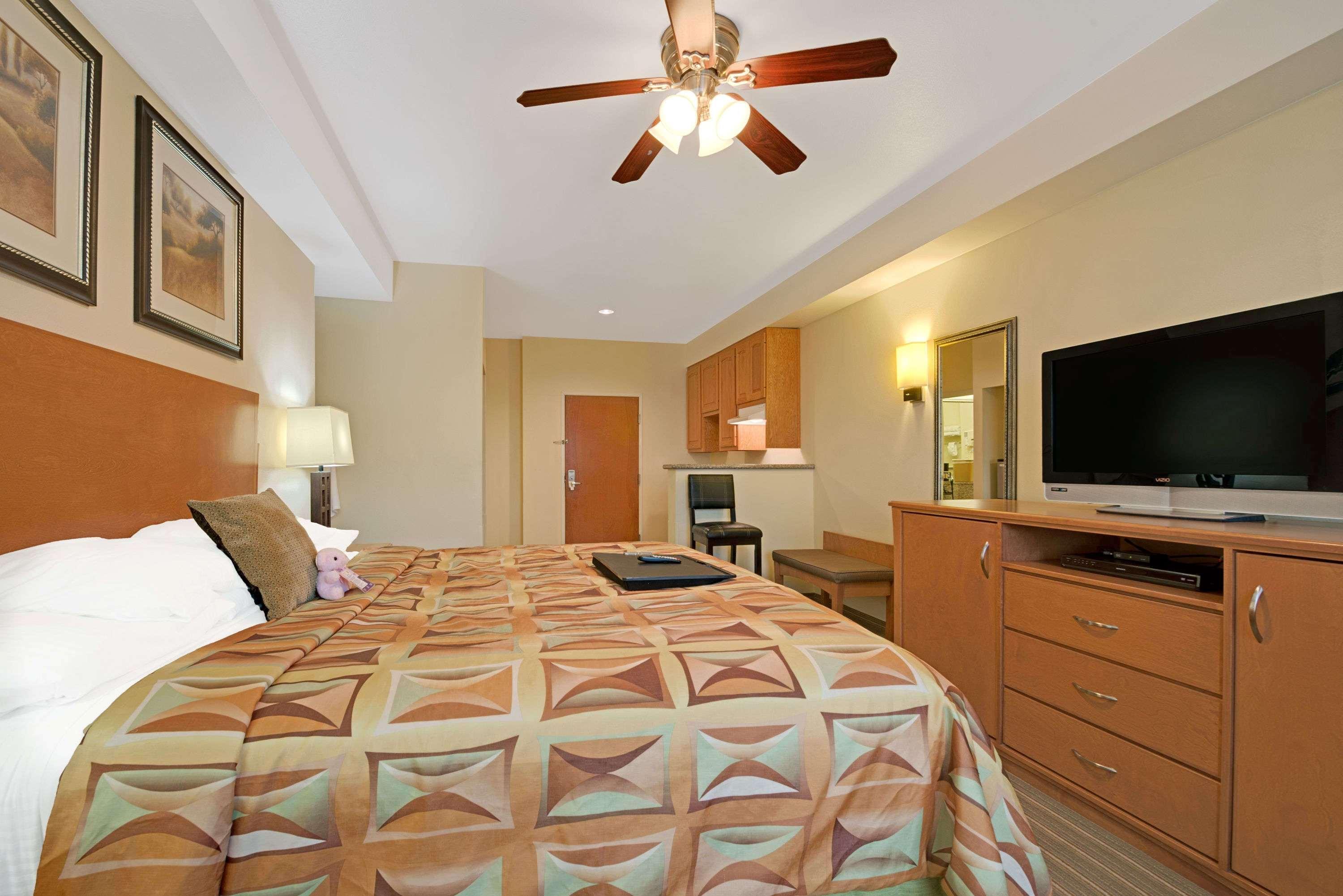 Hotel Super 8 By Wyndham Austin/Airport North Exterior foto