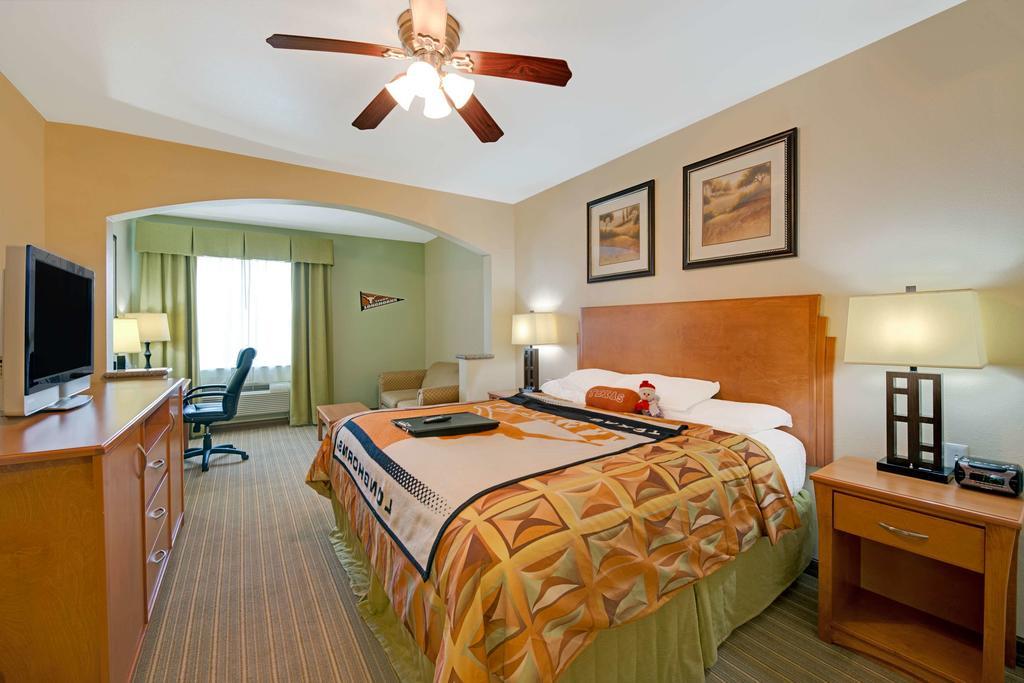 Hotel Super 8 By Wyndham Austin/Airport North Exterior foto